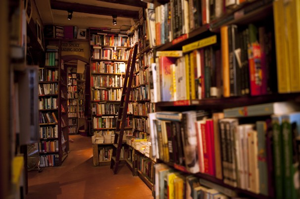 Shakespeare and Company bookshop, Paris [https://bookscombined.files.wordpress.com]